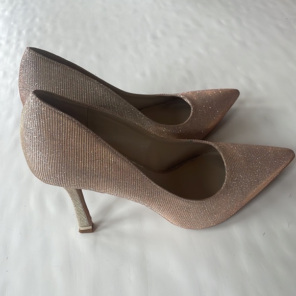 Kenneth Cole Romi pump gold metallic size 9.5 - Picture 4 of 6